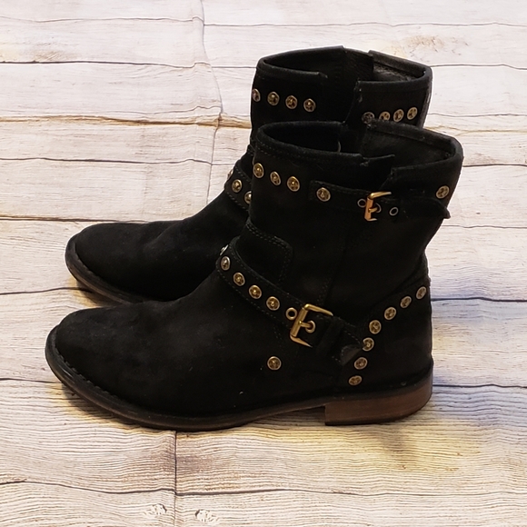 UGG Shoes - UGG Leather & Sheepskin Buckle Boots Size 7
